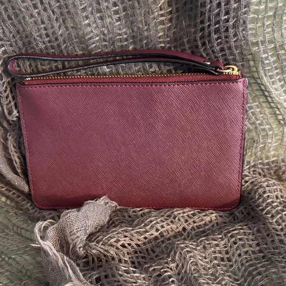 NWOT Kate Spade Maroon Wristlet with Gold Accents - Picture 2 of 6